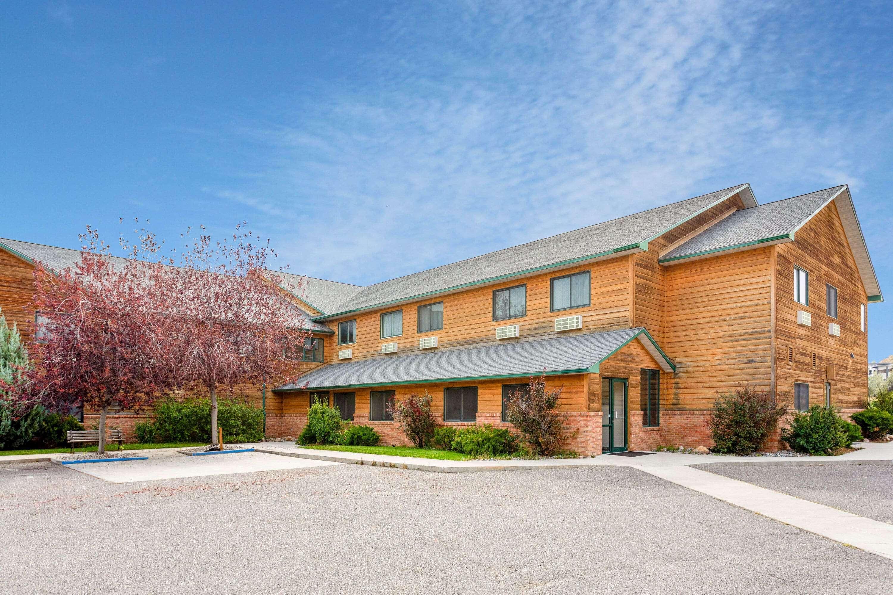 Inn At Lander, Travelodge By Wyndham Exterior photo