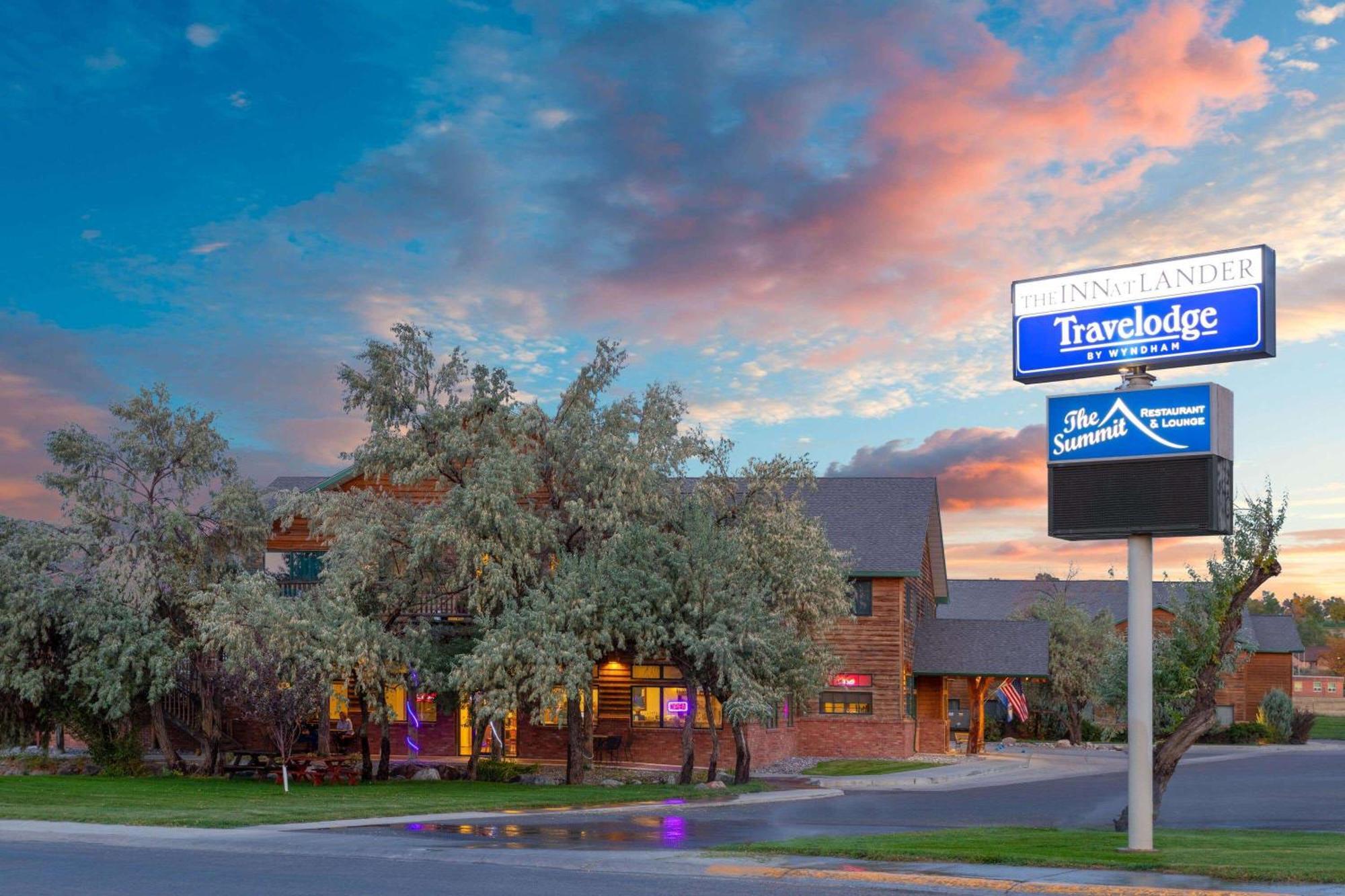 Inn At Lander, Travelodge By Wyndham Exterior photo